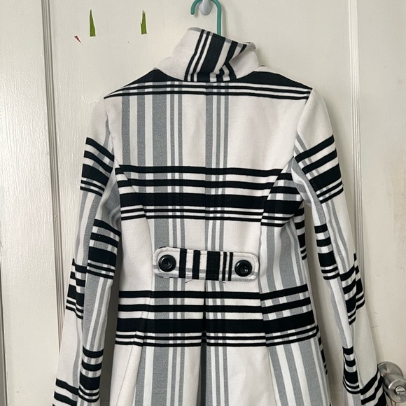 Bcx White and Black Striped Coat size (S) worn one very nice and vintage looking - Picture 3 of 3